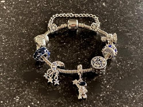 Magnifique bracelet avec lune, étoile et ange, NEUF, Bijoux, Sacs & Beauté, Bracelets, Neuf, Argent, Avec bracelets à breloques ou perles