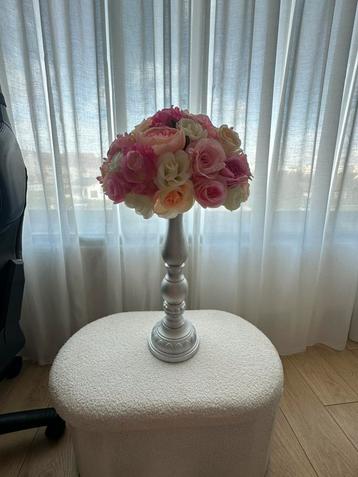 Staander met bloemen beschikbaar voor biedingen