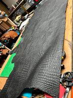 Zwarte kleur halve huid 1.2-1,3mm dik iets stug kroko A-551, Hobby en Vrije tijd, Ophalen of Verzenden, Zo goed als nieuw