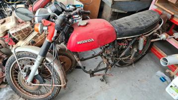 Honda CB350F voor onderdelen of opmaak, met o.a. 2 motoren beschikbaar voor biedingen