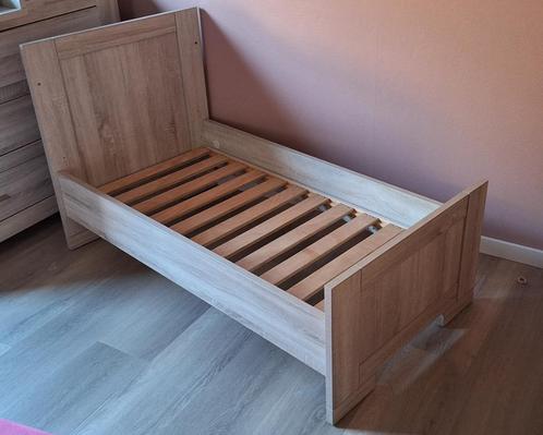 Meegroeibed junior / ledikant baby - grijs hout - Interbaby, Kinderen en Baby's, Kinderkamer | Bedden, Gebruikt, 140 tot 160 cm