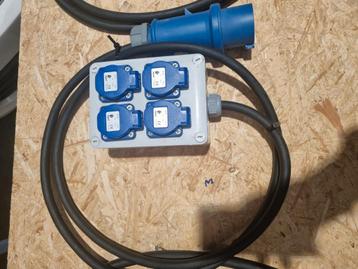 Bloc 4 prises 2x230v 16amp et allonge 2x230v 32amp 2metres beschikbaar voor biedingen