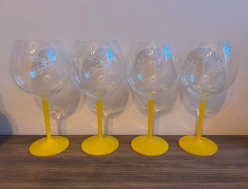 4x Schweppes glazen met gele voet beschikbaar voor biedingen