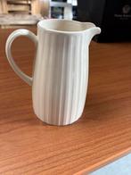 Vijf olie-/melkkannetjes van Wedgwood, Ophalen