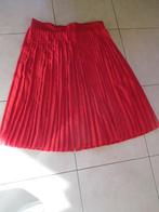 rode plissérok Bel & Bo maat 46 (nieuw), Kleding | Dames, Rokken, Ophalen of Verzenden, Nieuw, Maat 46/48 (XL) of groter