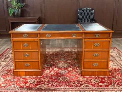 Klassiek Engels bureau (Heldense) #455, Huis en Inrichting, Bureaus, Zo goed als nieuw, Bureau, Ophalen of Verzenden