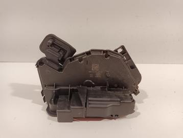 PORTIERVANGER CV ELEKTR. RECHTS ACHTER Passat Variant (3G5) beschikbaar voor biedingen
