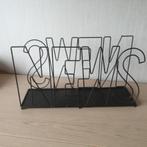 Magazinehouder Ikea met letters NEWS, Huis en Inrichting, Woonaccessoires | Krantenbakken en Lectuurbakken, Ophalen, Gebruikt