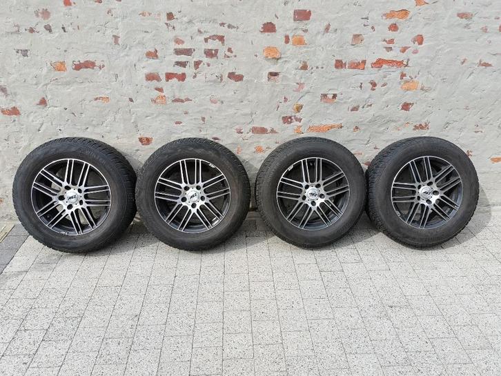 winterbanden Dacia duster, Auto-onderdelen, Banden en Velgen, Banden en Velgen, Winterbanden, 16 inch, 215 mm, Terreinwagen, Gebruikt