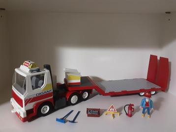 PLaymobil grote vrachtwagen met dieplader beschikbaar voor biedingen