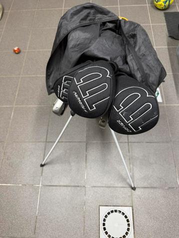 Complete Wilson golfset met tas + accessoires (rechtshandig) beschikbaar voor biedingen