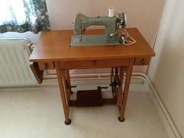 Naaimachine Phoenix 381, werkend beschikbaar voor biedingen