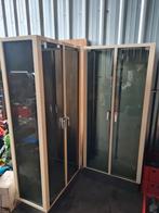 Deux vitrines métalliques avec porte et étagère en verre, Enlèvement