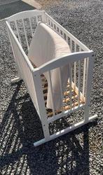 Mooie houten kinderbedje - wieg met bijhorende matras, Kinderen en Baby's, Babywiegjes en Ledikanten, Ophalen, Zo goed als nieuw