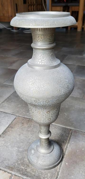 Vase indien ancien en laiton