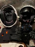 Twee helmen, Motoren, Ophalen