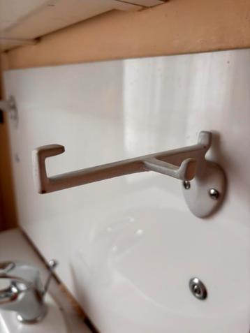 Toilet artikel houder beschikbaar voor biedingen