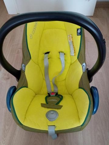 Maxicosi cabriofix met voetenzak, zonnekap en beschermhoes beschikbaar voor biedingen