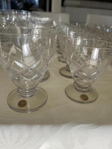 Set retro glazen - 66 stuks - met coupe champagneglazen beschikbaar voor biedingen
