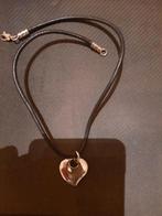 Ketting hartje met lederen bandje, Handtassen en Accessoires, Kettingen, Gebruikt, Overige kleuren, Ophalen of Verzenden, Overige materialen