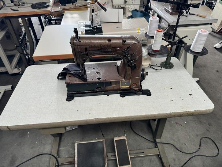 Industriële naaimachine coverlock interlock union special, Hobby en Vrije tijd, Naaimachines en Toebehoren, Gebruikt, Naaimachine