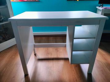 Bureau wit Ikea  beschikbaar voor biedingen