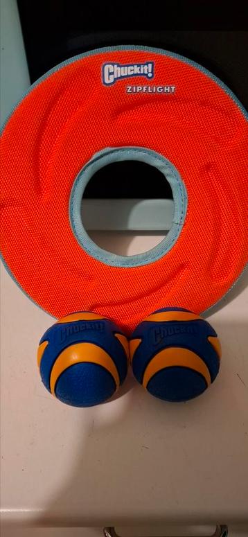 HondChuckit zipflight, 2 nieuwe Ultra Squeaker ballen Medium beschikbaar voor biedingen