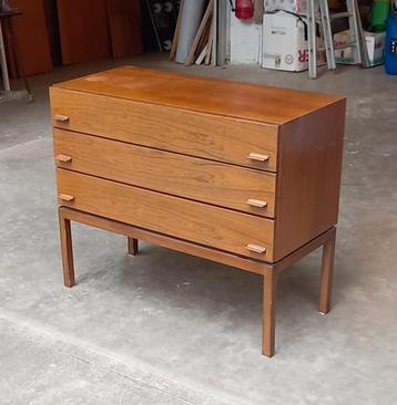 Dressoir vintage dressoir uit de jaren 60  beschikbaar voor biedingen