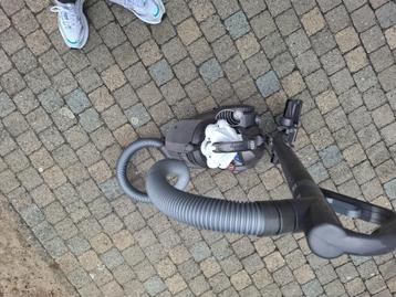 Aspirateur Dyson DC29 (nettoyé et désinfecté) beschikbaar voor biedingen