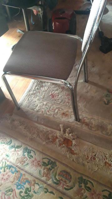 Chaise, Comme neuf