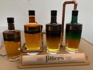 Filliers barrel aged jenever 8, 12, 17, 21 jaar + staander, Verzamelen, Overige Verzamelen, Ophalen of Verzenden