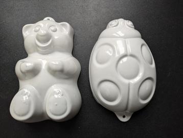 2 pudding- bakvormen: beertje en lieveheersbeestje brocante  beschikbaar voor biedingen
