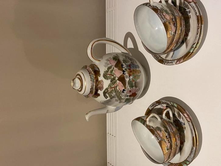 Eierschaal porseleinen serviesje, Antiek en Kunst, Antiek | Keramiek en Aardewerk, Ophalen of Verzenden