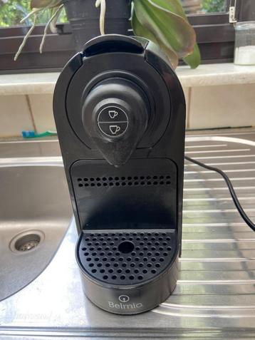 Koffiemachine met pads beschikbaar voor biedingen