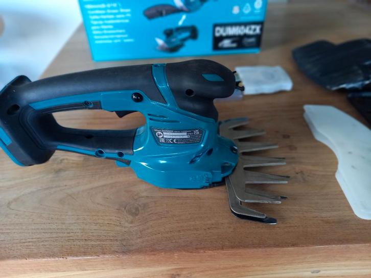 Makita DUM 604 ZX  -  grasschaar, Jardin & Terrasse, Coupe-bordures, Comme neuf, Batterie, 10 à 30 cm, Envoi