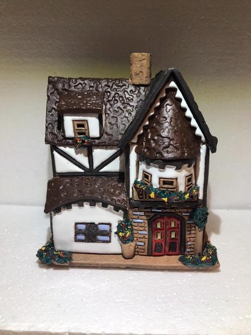 B1 keramisch kersthuis, Diversen, Kerst, Nieuw, Ophalen of Verzenden