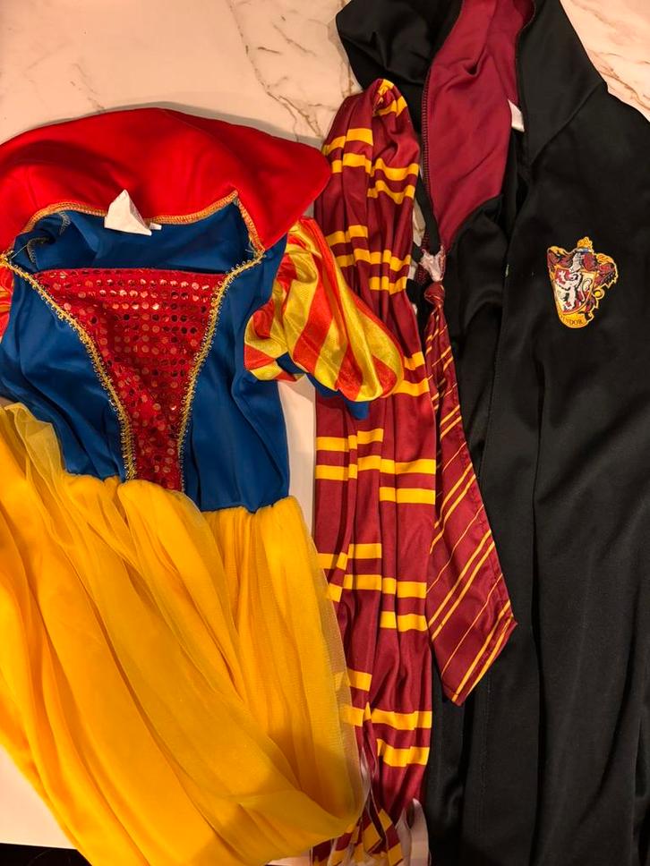GRATIS - Verkleedpakjes 7/8 jaar., Kleding | Dames, Carnavalskleding en Feestkleding, Gedragen, Kleding, Ophalen