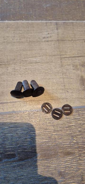rivets de casque, Allemagne 2WW  beschikbaar voor biedingen