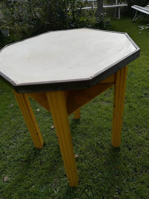 Une ancienne table de jeux de bistrot, Antiquités & Art, Curiosités & Brocante, Enlèvement