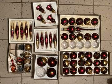 Vintage, glazen kerstballen beschikbaar voor biedingen