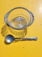 Glazen kom met ijzeren handvat  en lepel, Antiek en Kunst, Antiek | Keukengerei, Ophalen of Verzenden