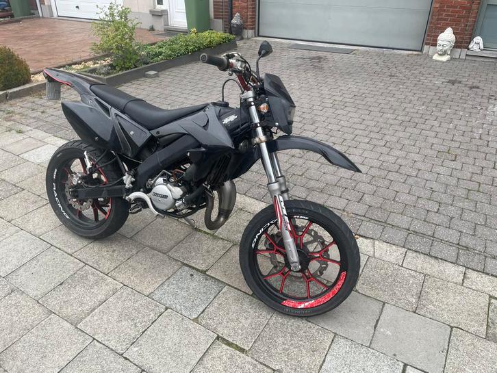 motorhispania ryz 50 (lichte opknapper) prijs bespreekbaar, Fietsen en Brommers, Brommers | Derbi, Zo goed als nieuw, Klasse B (45 km/u)