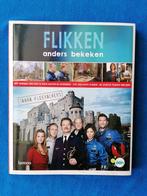 Flikken (Anders Bekeken), Boeken, Film, Tv en Media, Nieuw, Ophalen of Verzenden, Lannoo, Tv-serie