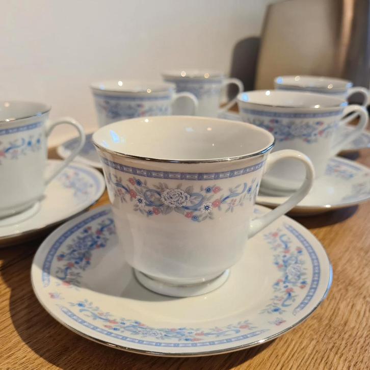 Vintage theeservies inclusief melkkannetje, Antiquités & Art, Antiquités | Porcelaine, Enlèvement ou Envoi