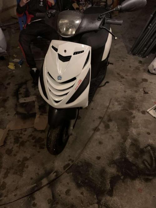 Piaggio Zip A-klasse, Fietsen en Brommers, Scooters | Piaggio, Zo goed als nieuw, Zip, Klasse A (25 km/u), Benzine, Ophalen