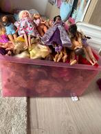 barbies + kleding en schoenen en accessoires, Ophalen, Zo goed als nieuw