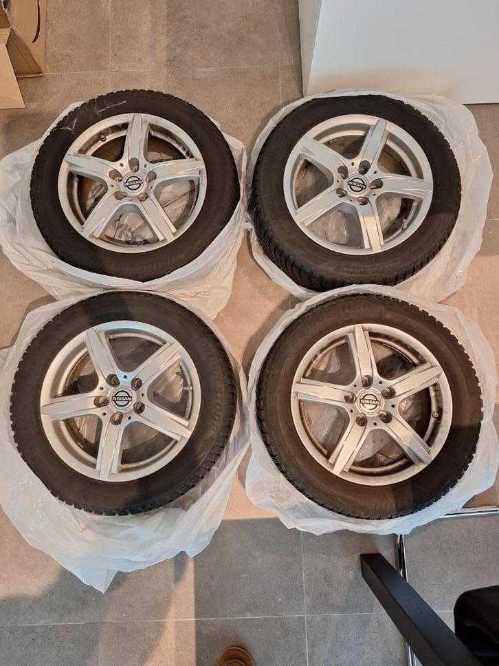 Originele Nissan Velgen & Bridgestone Winterbanden 205/55R16, Auto-onderdelen, Banden en Velgen, Velg(en), Winterbanden, 16 inch