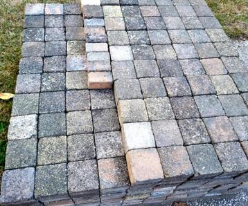 Getrommelde bonte klinkers van 10x10cm beschikbaar voor biedingen