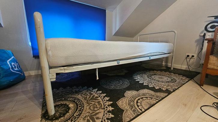 Lit blanc sans matelas, Maison & Meubles, Chambre à coucher | Lits, Utilisé, Une personne, 90 cm, 200 cm, Métal, Blanc, Enlèvement