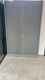 Armoire métallique professionnelle étagères et penderie